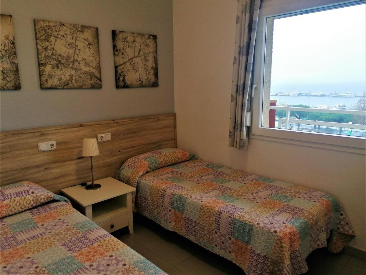 2166 Rocmar 1 4-C, Excelente Situacion Frente Al Puerto Pesquero Y Con Vista A La Bahia. Gran Terraza. Gran Parking Publico Delante. - Es-258-30 Apartment Roses Bagian luar foto